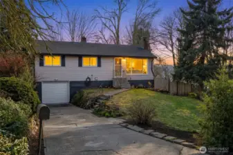 Comfort, light, and flexible living—ready to welcome you home