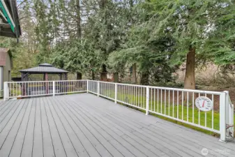 Large Deck For Entertaining