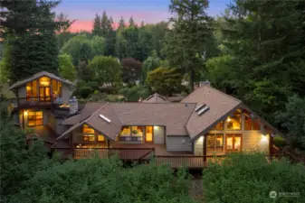 Welcome to the exquisite Issaquah Hideaway Lodge, where luxury meets nature in perfect harmony.