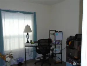 Office/den or bedroom 3