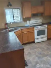 Kitchen offer all the appliances to stay