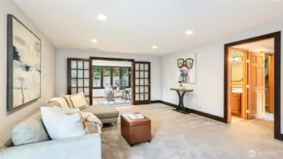 This bright & open space offers comfort & functionality for everyday use.