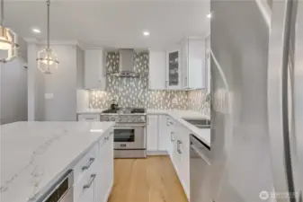 Kitchen features a microwave drawer in the island and a KUCHT Professional gas range with built-in grill.