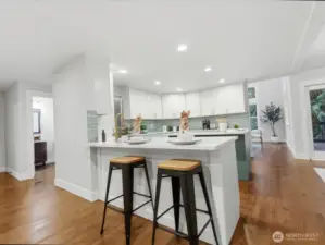 Eating space on the peninsula.