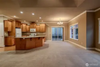 Custom Kitchen Cabinets with eating space