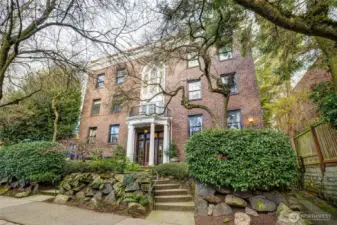 Welcome to 17th Ave tree lined street.