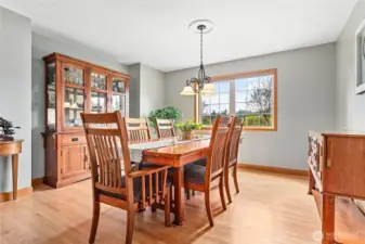 Large dining room with refinished oak floors, bump out perfect for showcase furniture piece or perhaps your own custom built-in?