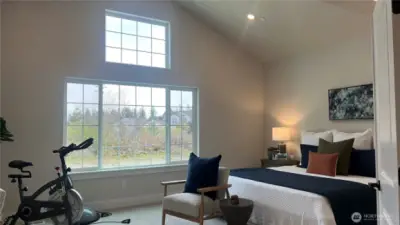 Large 4th bedroom or bonu/Rec room.