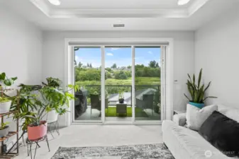 Slider to deck and the TOP FLOOR location allows natural light to come in in abundance.