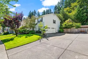 Gorgeous curb appeal with the side entry