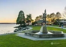 Enjoy Kirkland's beaches, parks, great restaurants and fun boutique shops!