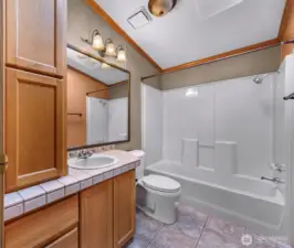 Guest bath located between both guest rooms