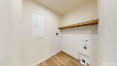 Presale-photos depict same model from different property