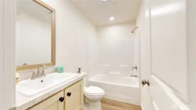 Presale-photos depict same model from different property