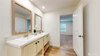 Presale-photos depict same model from different property