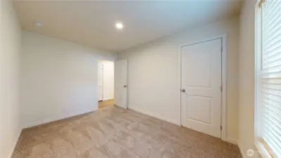 Presale-photos depict same model from different property