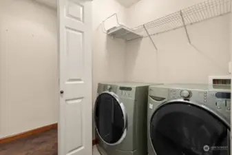 Upstairs laundry, washer/dryer stays