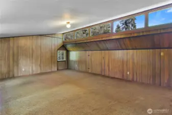 Upstairs bonus room: playroom, yoga, art studio...