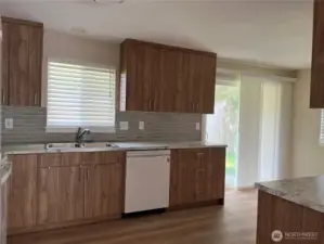 This well designed new kitchen has lots of storage space and is a pleasure to cook in.