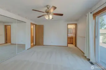 Primary Bedroom w/en suite bathroom
