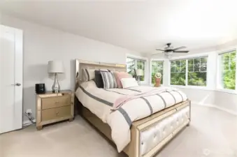Spacious Primary bedroom~