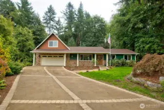 Front view with driveway