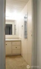 Main bedroom ensuite.