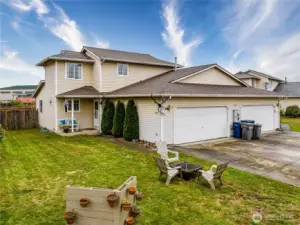 Great street appeal! Newer comp roof, vinyl siding and double pane windows make this home a great buy!