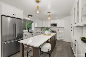 Professionally designed for convenience and entertaining in style, this stunning kitchen (ALL new in 2022) is sure to inspire your best culinary creations.