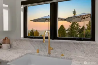 This chef’s kitchen is as functional as it is beautiful, boasting custom cabinetry and solid brass hardware that adds a touch of refined elegance. Whether you’re preparing a casual meal or hosting a feast, the space combines impeccable style with everyday practicality.