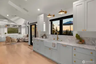 Equipped with Jenn Air commercial-grade appliances, every detail has been considered to elevate your culinary experience. The kitchen boasts a built-in refrigerator, two dishwashers for effortless clean-up, and even a wine refrigerator—perfect for storing your favorite vintages at the ideal temperature.