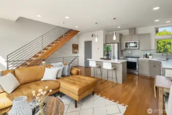 A versatile space that shifts with your rhythm—dinner around the table, a good show on the sofa, or simply time well spent.