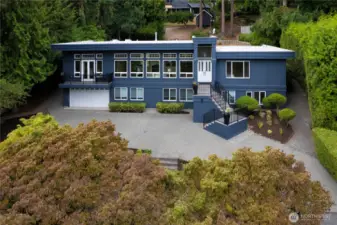 Sought after Mercer Island neighborhood; minutes to Seattle and the Eastside. Tucked away, private lot with peek-a-boo eastside views.
