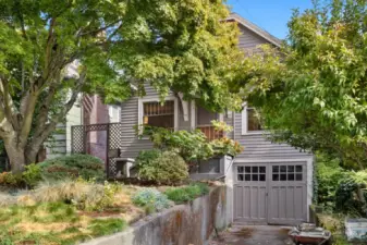 Classic 1927 Queen Anne craftsman