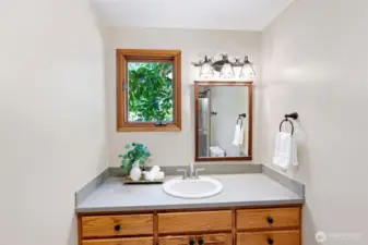 Main level 3/4 bathroom