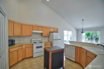 Light and bright kitchen!