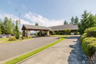 Clubhouse, restaurant