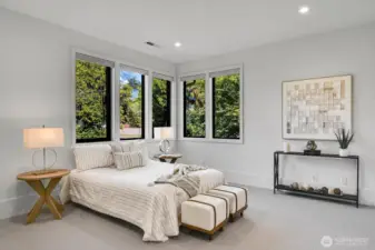 Upper level ensuite bedroom