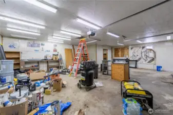 768 sq ft Shop