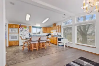 Kitchen with large island