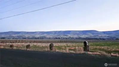 Ever changing SW views of Horse Heaven Hills.