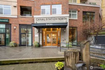 With a 97 Walk Score, you’re just steps from Ballard’s best coffee shops, bars, restaurants, boutiques, and the beloved Sunday Farmers Market—an exceptional lifestyle awaits.