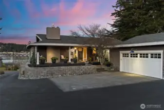 Ample Parking for yuo and your guests. Includes covered RV parking, a 2 car garage and a car port.