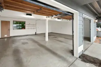 So much garage space!