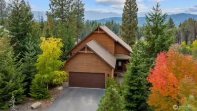 Surrounded by vibrant fall colors, this beautiful Roslyn Ridge home warmly welcomes you.