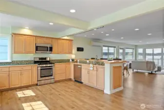 This is truly a kitchen you can dance in :)