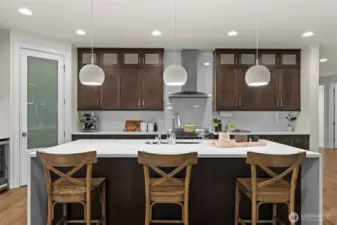 Enjoy a meal straight from the kitchen with this gorgeous island bar.