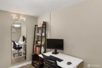 Extra Office Nook Space, great for working from home!