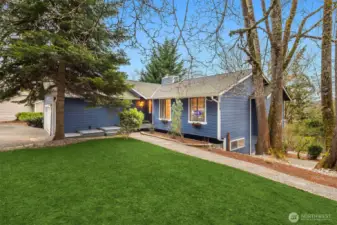 Convenient Redmond home is move-in ready!