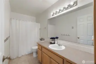 Upstairs Full Bath!